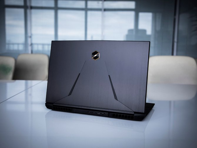 推动17.3吋全面屏游戏本普及!机械革命深海泰