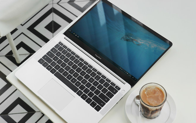 Intel八代酷睿加持 荣耀MagicBook触屏版发布