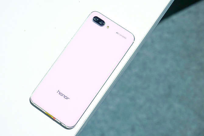 荣耀10GT版增添新配色 荣耀Play酷玩版正式开