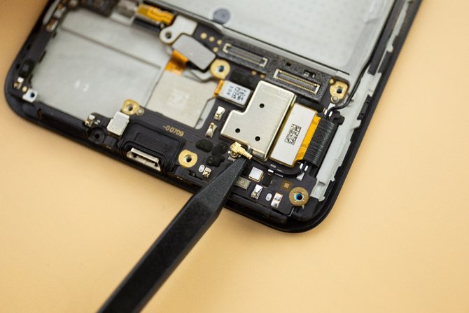 vivo X23首发拆解:屏幕指纹+水滴屏工艺成熟