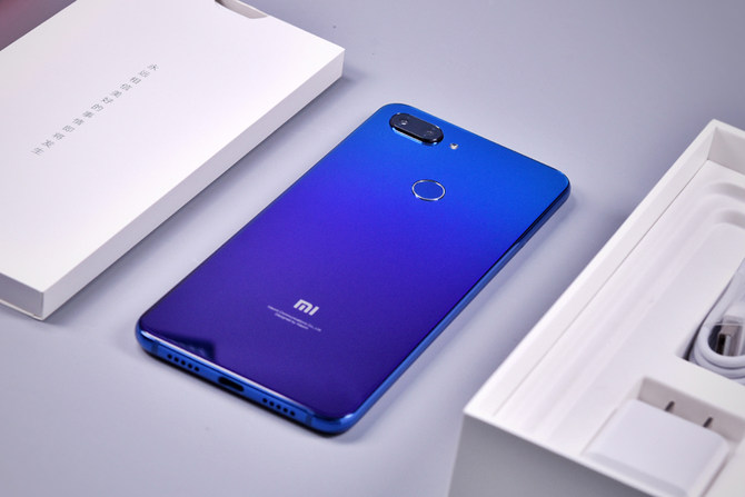 两新品齐发 小米8屏幕指纹版\/小米8青春版发布