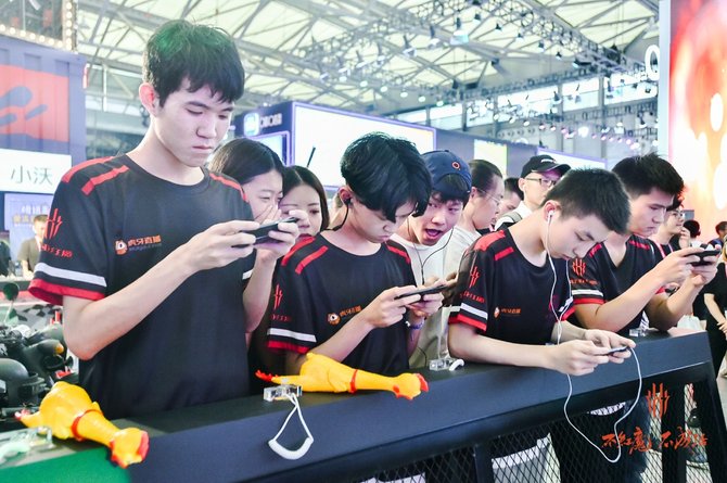 为电竞而生 努比亚红魔迷彩版亮相ChinaJoy