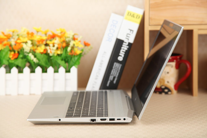 精致时尚 大屏商务 惠普战99高性能商务本赏析