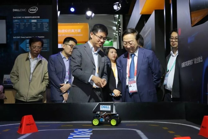 进博会上戴尔的这辆小车不简单，CCTV来采访它了