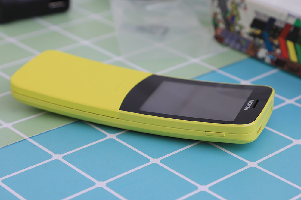 下滑盖设计经典再现 诺基亚 8110 4G版开箱图