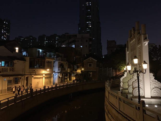 一加6T/iPhone Xs拍照样张对比:超级夜景模式