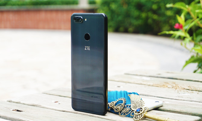 良心千元机!中兴Blade V9上手评测:暗光双摄和