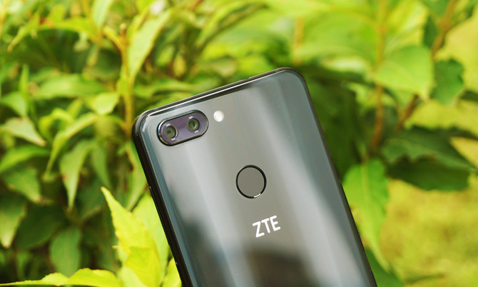 良心千元机!中兴Blade V9上手评测:暗光双摄和