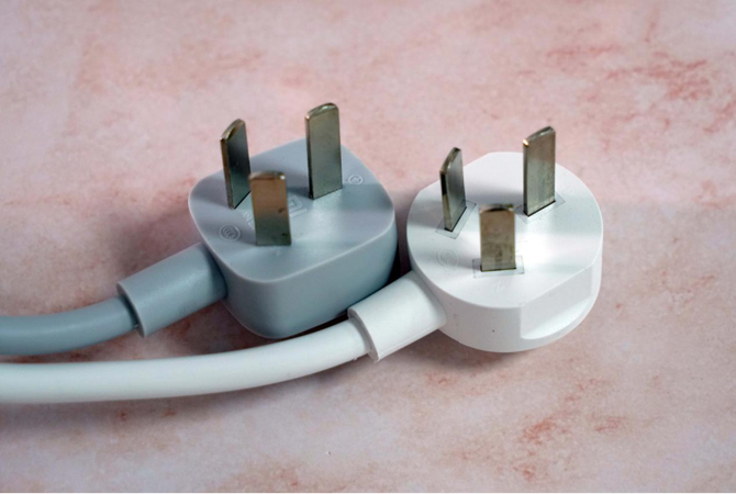 插座好不好，拆了才知道!公牛小白VS小米插线板对比评测