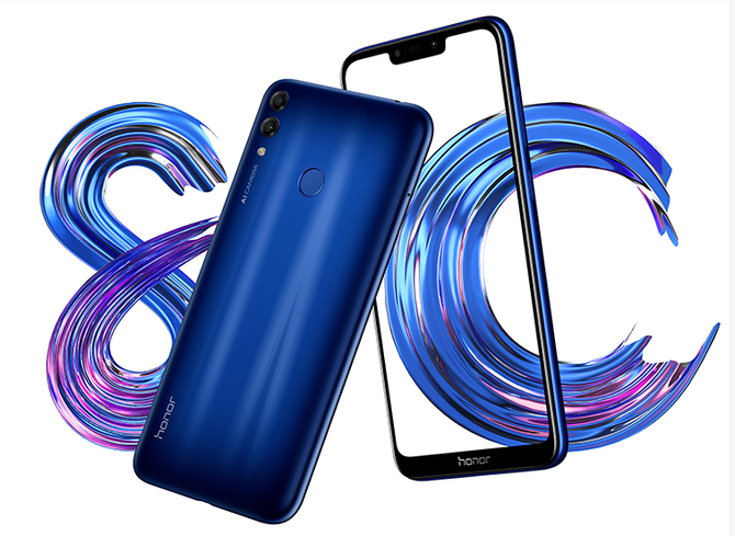 荣耀畅玩8C超清刘海屏 华华手机售价930元