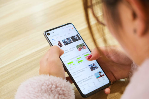 老牌大厂2018年的收官之作,三星A8s手机用户