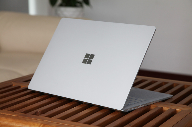 ʱе䷶ǿSurface Laptop 2