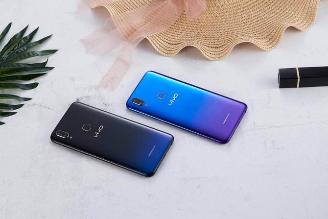 vivo Z3i 标准版图赏:水滴屏+128G存储