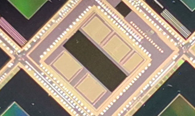 手机秒杀放大镜 荣耀V20 4800万像素挑战微观晶体管