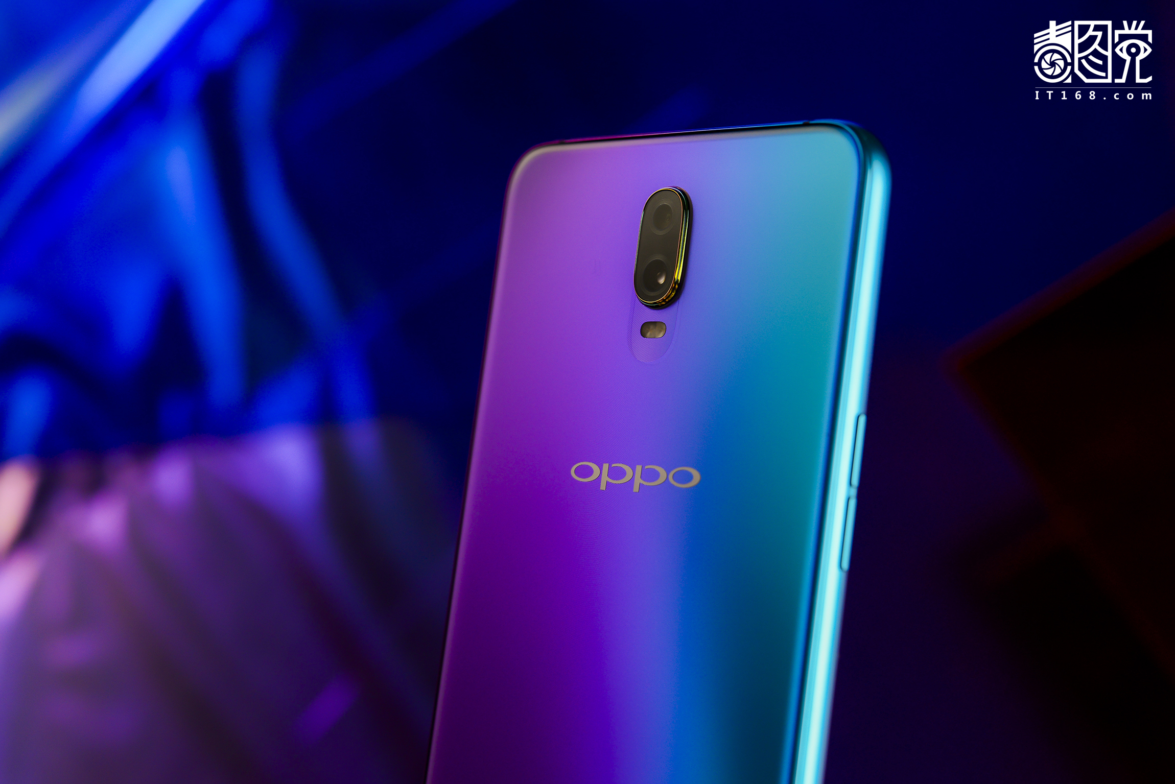 oppo r17毒图党:拨动心弦的雾光渐变色