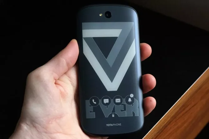 ټ˫YotaPhone