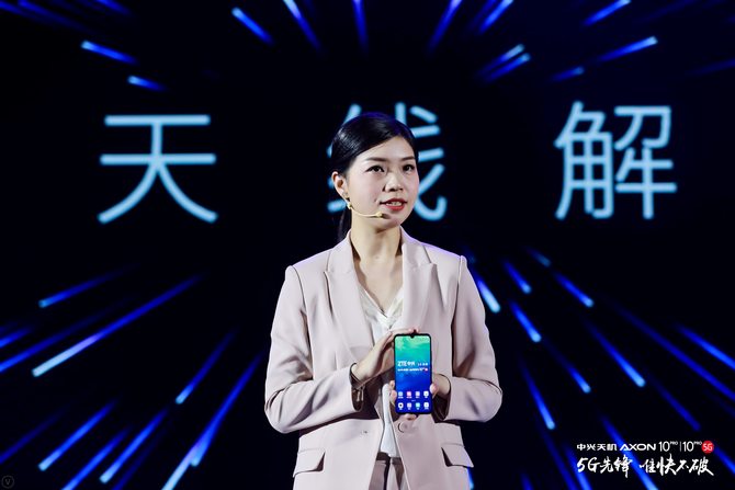 ߹ Axon 10 Pro5Gʽ ۼ3199Ԫ