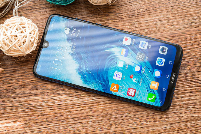 荣耀8X Max评测:千元机的视听享受让旗舰机也