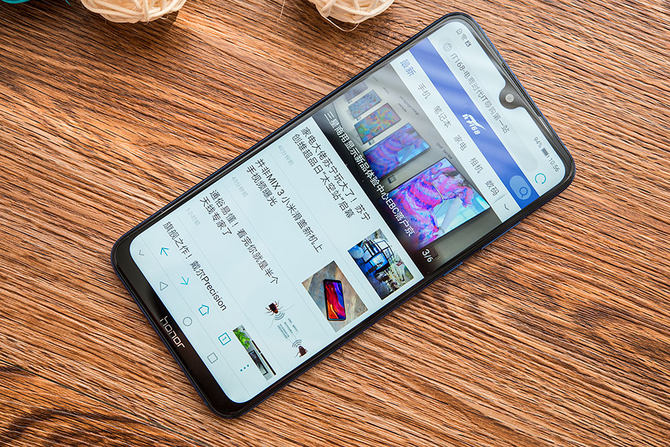 荣耀8X Max评测:千元机的视听享受让旗舰机也