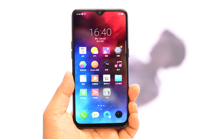 4800万升降全面屏1499元起 realme X 现场体验