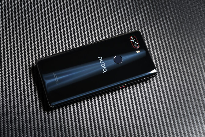 努比亚Z18评测:迟来的旗舰靠奇招翻盘?