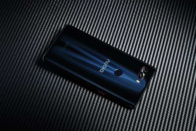 努比亚Z18评测:迟来的旗舰靠奇招翻盘?