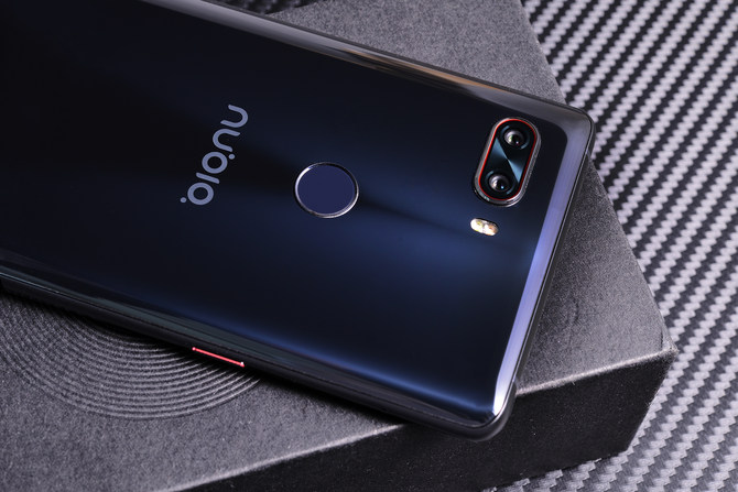 努比亚Z18评测:迟来的旗舰靠奇招翻盘?