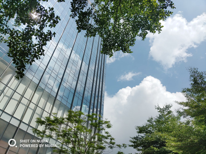 努比亚Z18评测:迟来的旗舰靠奇招翻盘?