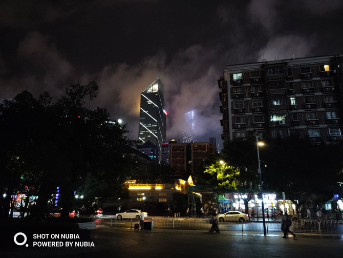 努比亚Z18评测：迟绝地求生辅助卡盟来的旗舰靠奇招翻盘？