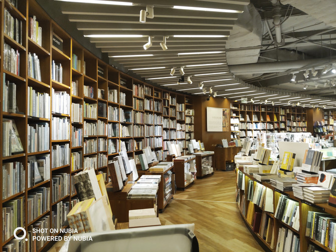 努比亚Z18评测:迟来的旗舰靠奇招翻盘?