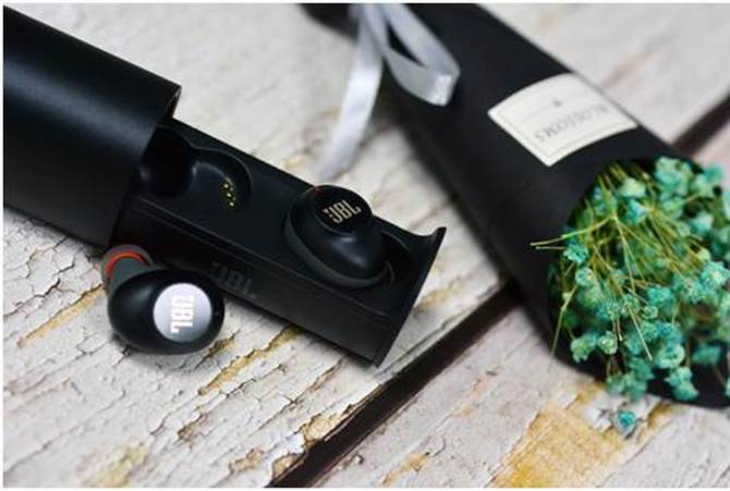 ʱ JBL C230TWS߶