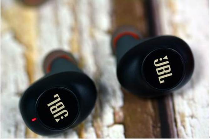 ʱ JBL C230TWS߶