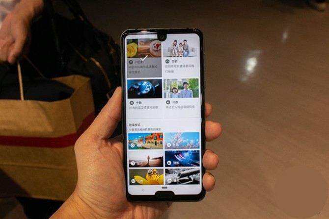 ˫/855 AQUOS R3̨