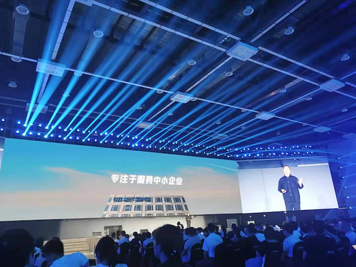 一路奔跑的钉钉为谁而做？