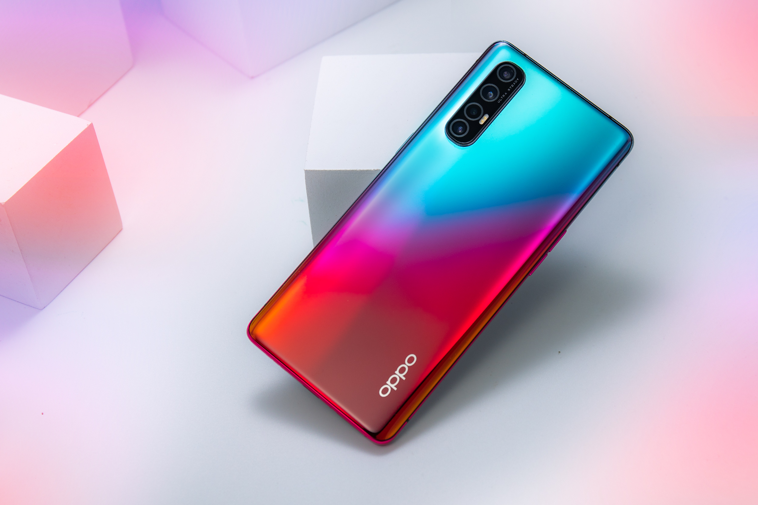 oppo reno3 pro图赏:7.7毫米超轻薄机身 5g手机不再"半斤"重