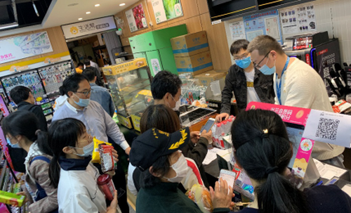 95后创业青年 成为苏宁小店首位加盟主