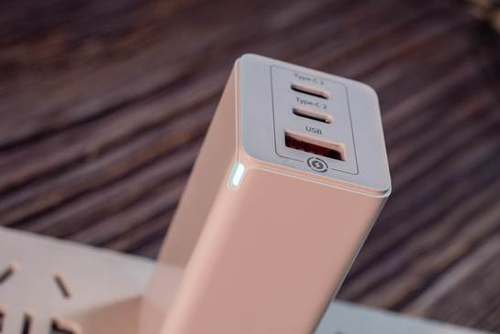 倍思氮化镓快充评测，一头多用差旅人士必备