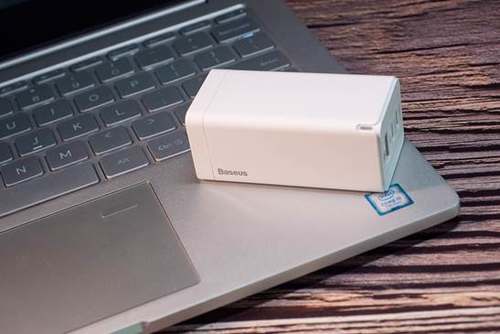 倍思氮化镓快充评测，一头多用差旅人士必备