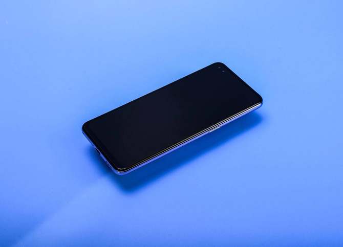 OPPO Reno4��Ʒ���䣺�˱�������ײ������������