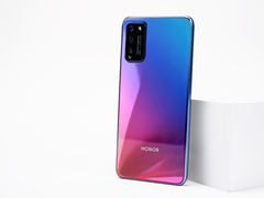 荣耀30青春版图赏：幻彩配色彰显灵动活力