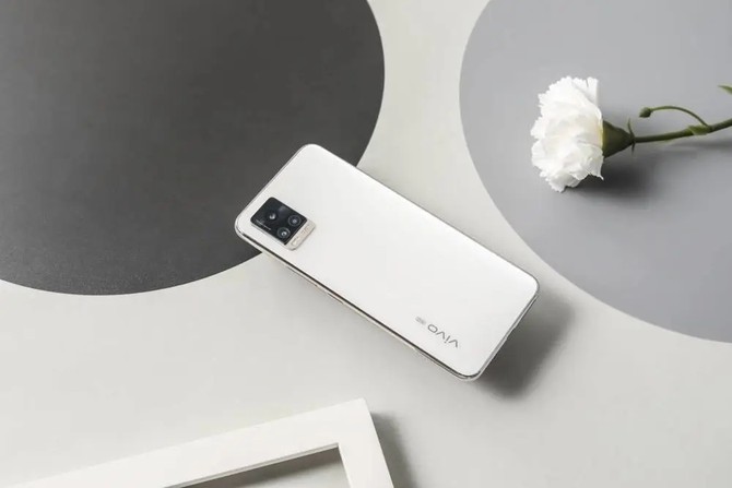 极致轻薄+4400万前摄，vivo S7用实力呈现自然美