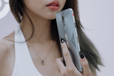 努比亚红魔5S图赏：风冷+镀银散热 这份冰凉手感我收下了