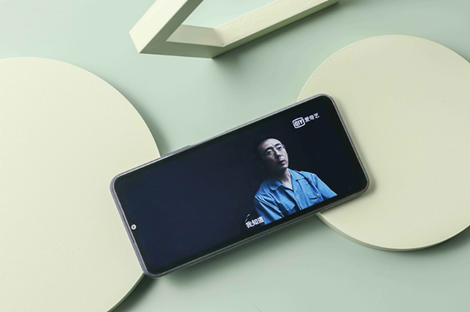 vivo Y52s��ʽ����Cλ����ð�⡱ǧԪ�г�