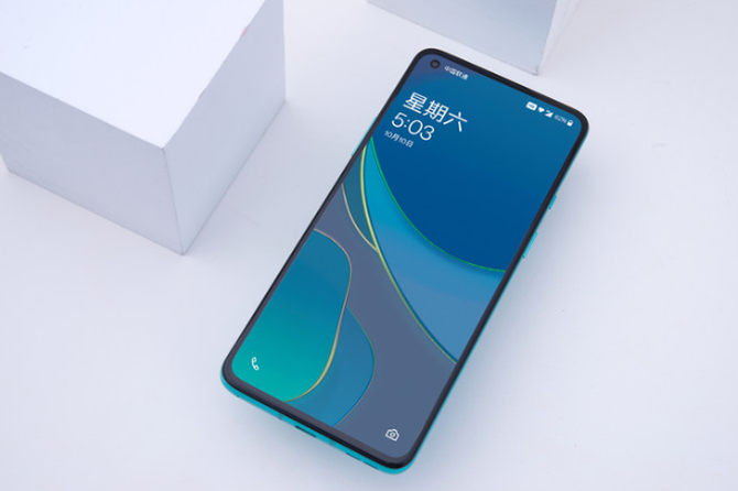 上市多时依旧火爆，一加8T凭什么受欢迎？