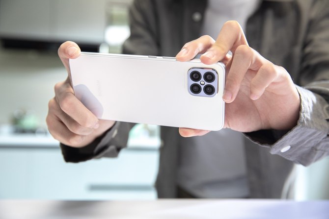 ��ҫPlay5������66W������䣬7.46mm�ᱡ������6400��������