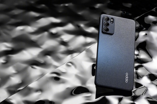 ��Ҳ���ճ���ʾ��OPPO Reno6ϵ�пƼ���ױ������Ȼ��ױ��̬