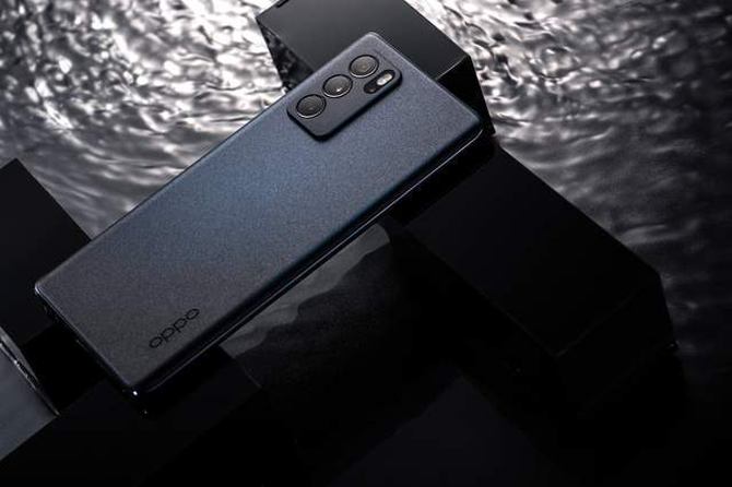 ��Ҳ���ճ���ʾ��OPPO Reno6ϵ�пƼ���ױ������Ȼ��ױ��̬