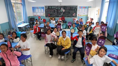 开云电竞app助力乡村校园改造京东五星电器海信为这所云南小学点亮“冠军梦”(图1)
