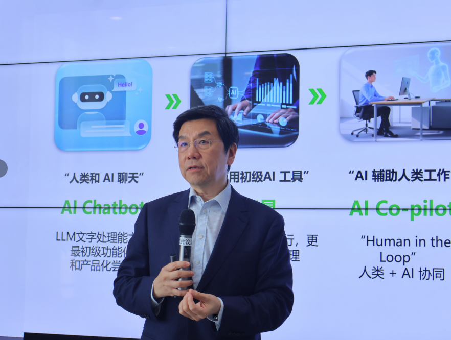 万智2.0时代，李开复瞄准企业级Agent价值变现
