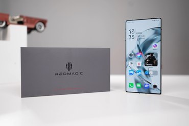 红魔 11 Pro 上手体验：风扇防水 + 8000mAh超大电池，精准戳中硬核玩家痛点